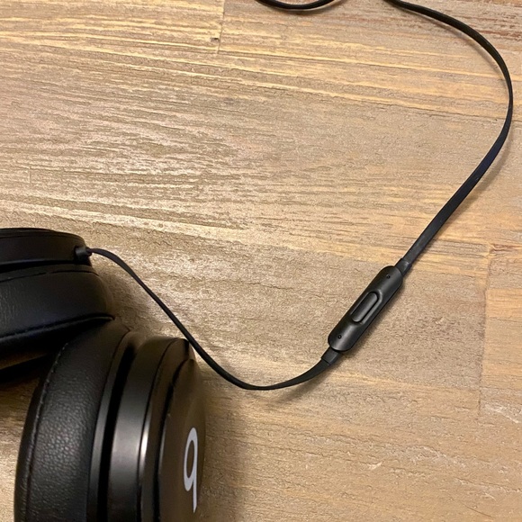 Dr. Dre Noise-Canceling Over-Ear Headphones, Black - Picture 7 of 9